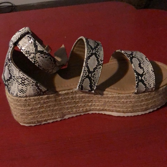 COPY - Python print platform sandals - Picture 3 of 4